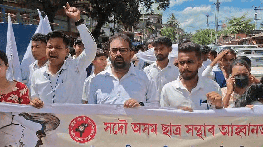 মূল্যবৃদ্ধিৰ প্ৰতিবাদত জ্বলি উঠিছে অসম